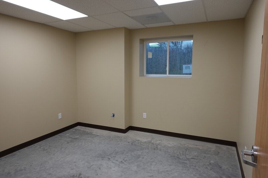 More Photos Of 9719 Aulbach Industrial, High Ridge Warehouse For Lease