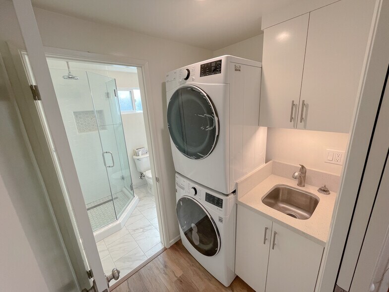 More Photos Of 2118 Carnegie Ln, Redondo Beach Apartments For Sale