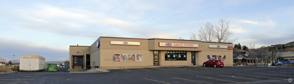 More Photos Of 305 1st St W, Cochrane Freestanding For Lease