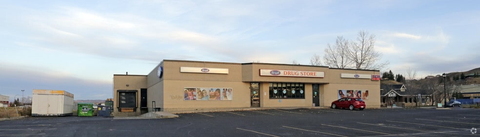 More Photos Of 305 1st St W, Cochrane Freestanding For Lease