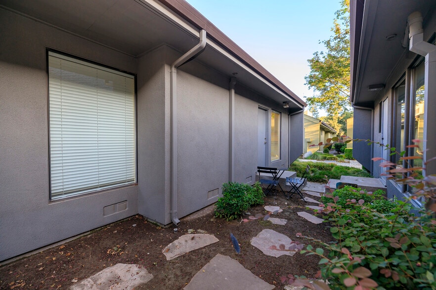 More Photos Of 1130 Coffee Rd, Modesto Medical For Sale