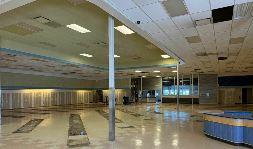 More Photos Of 350 Main St, Pennsburg Drugstore For Lease