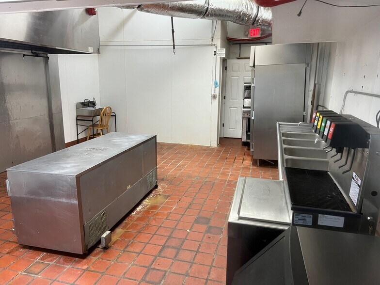 More Photos Of 442 Cherry St, Macon-Bibb Restaurant For Lease