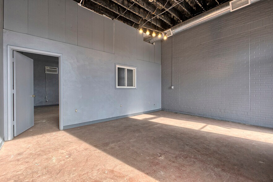 More Photos Of 6781 US-30, Jeannette Flex For Lease