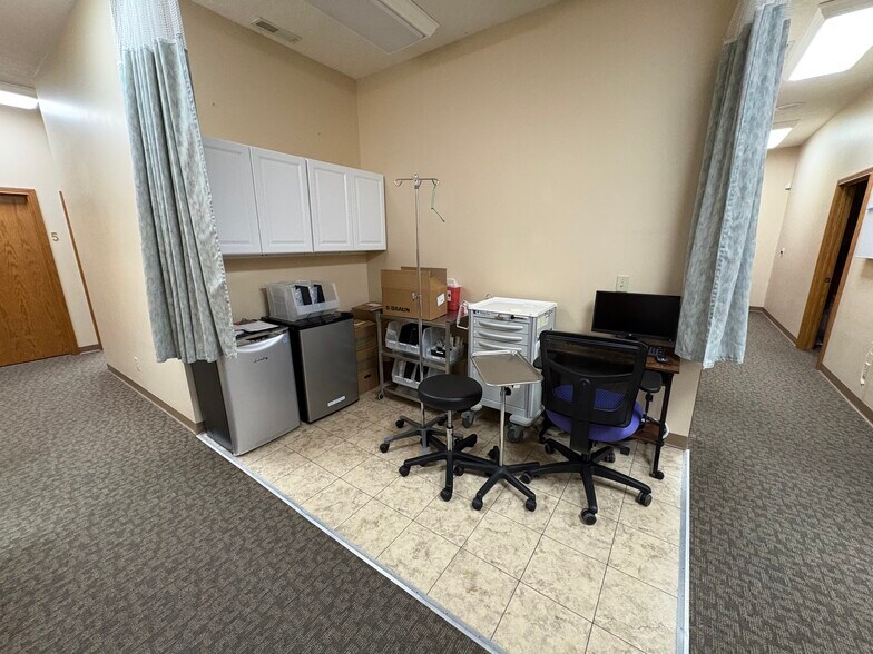 More Photos Of 975 Mezzanine Dr, Lafayette Medical For Lease