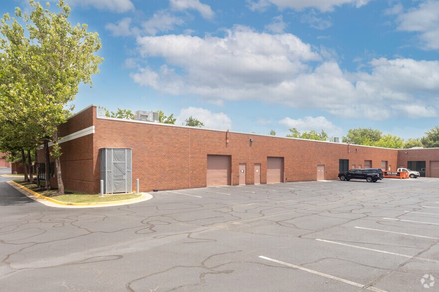 More Photos Of 3810 Concorde Pky, Chantilly Light Distribution For Lease