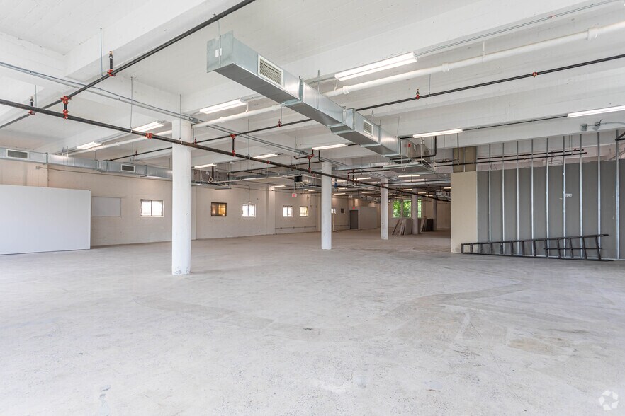 More Photos Of 1217 Hyde Park Ave, Hyde Park Warehouse For Lease