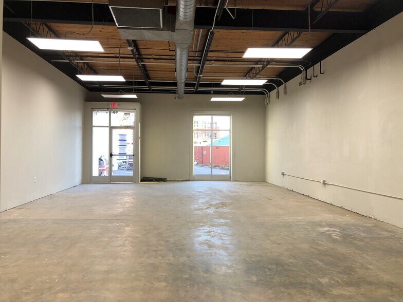 More Photos Of 1421 2nd St NE, Hickory Storefront Retail Office For Lease