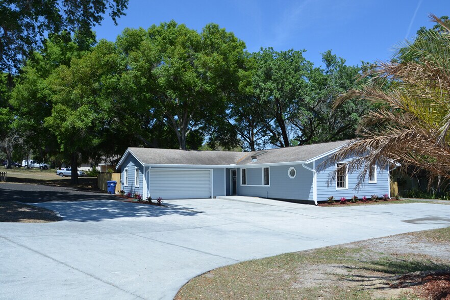 Primary Photo Of 697 E Anderson Rd, Groveland Storefront Retail Residential For Sale