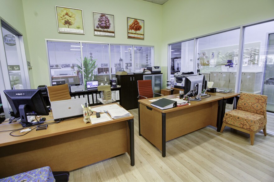 More Photos Of 3226 Hillcroft St, Houston Freestanding For Sale