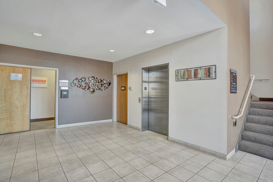 More Photos Of 2920 N Green Valley Pky, Henderson Office For Sale