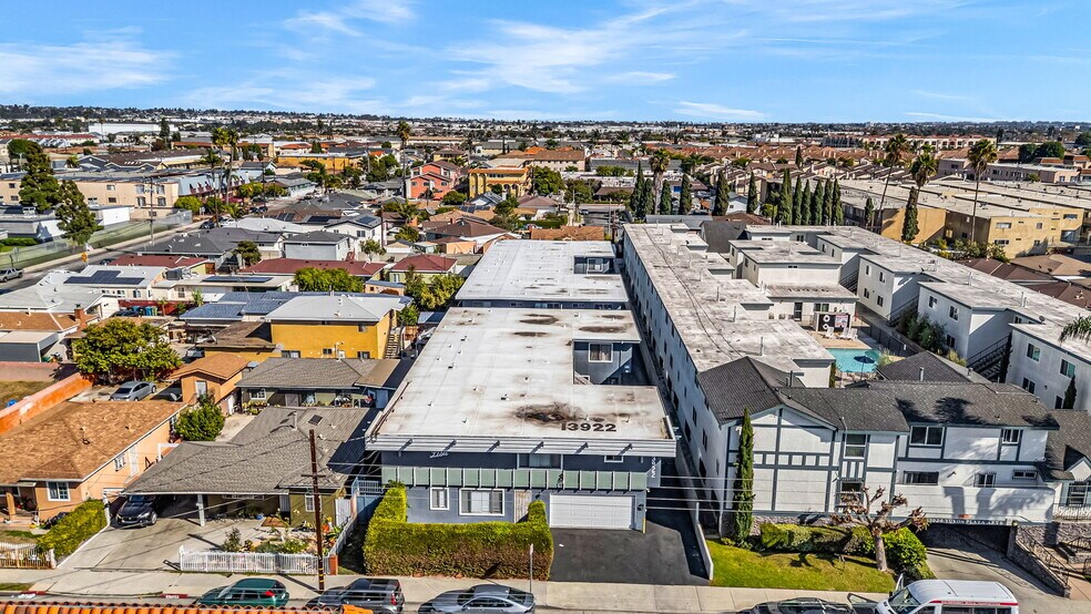 More Photos Of 13922 Yukon Ave, Hawthorne Apartments For Sale