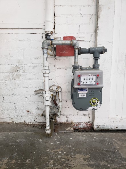 More Photos Of 1704 Hooper Ave, Los Angeles Manufacturing For Lease