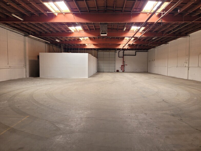 More Photos Of 1004 W Brooks St, Ontario Warehouse For Lease