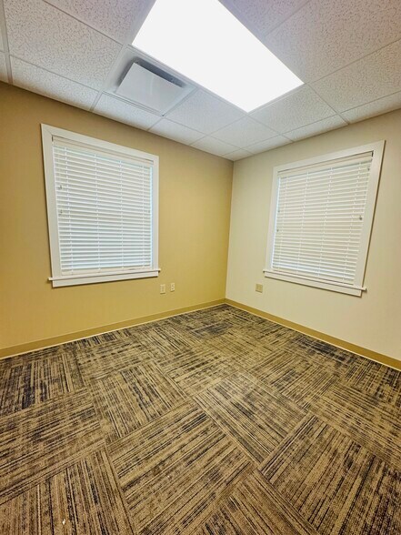 More Photos Of 206 W Main St, New London Medical For Lease