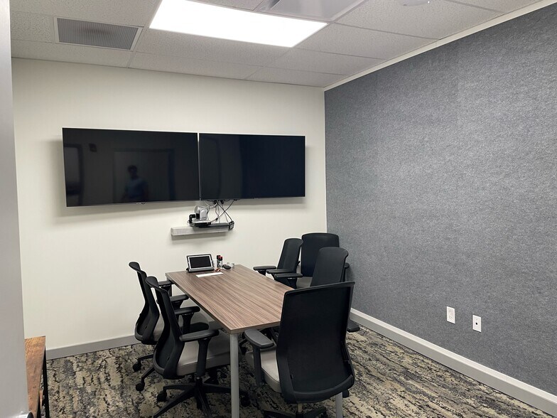 More Photos Of 2415 US Highway 78, Moody Distribution For Lease