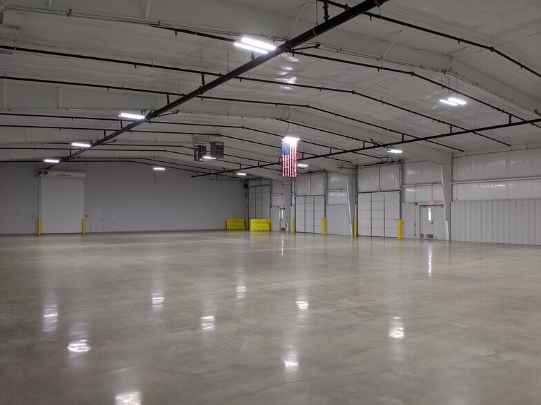More Photos Of 17 International Ct, Greenville Warehouse For Lease