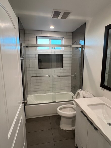 More Photos Of 1135 S Ardmore Ave, Los Angeles Apartments For Sale