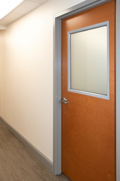 More Photos Of 5509 Vine St, Alexandria Flex For Lease