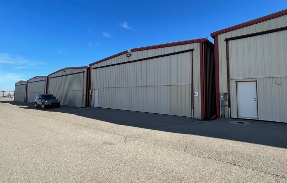 More Photos Of 3500 Executive Terminal Dr, Henderson Airplane Hangar For Sale