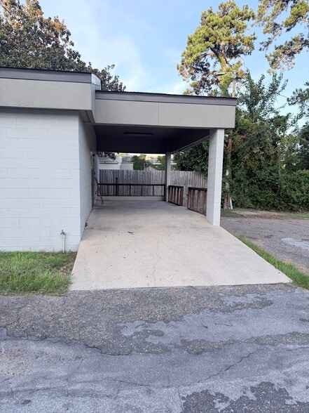 More Photos Of 1105 W Tharpe St, Tallahassee Freestanding For Lease