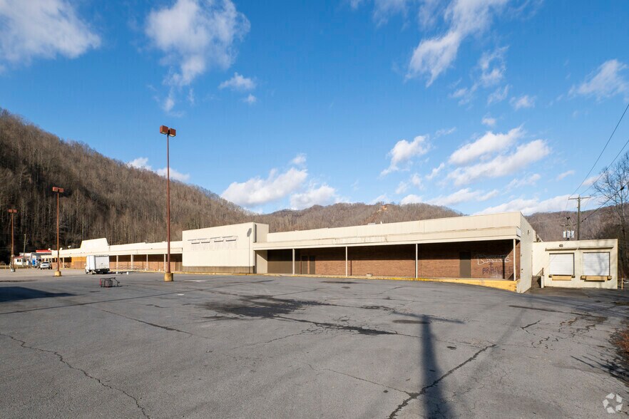 More Photos Of 539 Valley Dr, Oceana Storefront For Sale