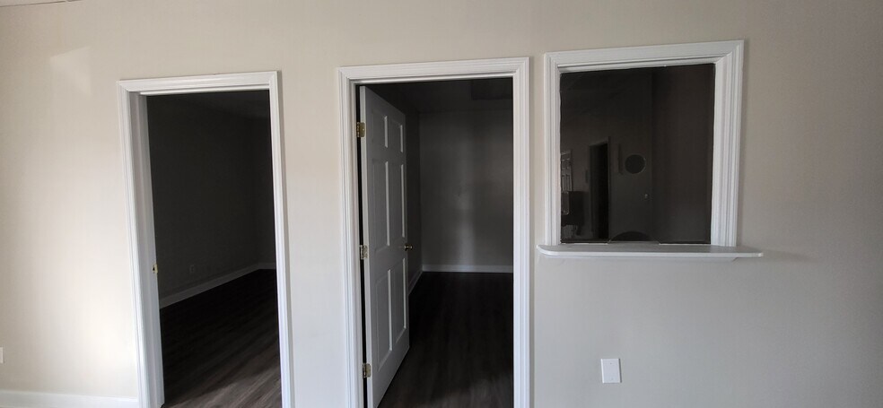 More Photos Of 2300 N Pine St, Lumberton Office For Lease