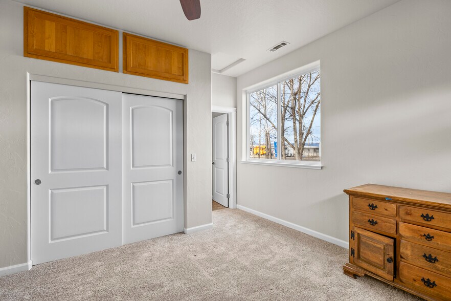 More Photos Of 802 E Vilas Rd, Medford Light Manufacturing For Sale