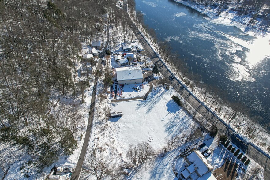 More Photos Of 292 Roosevelt Dr, Seymour Garden Center For Lease