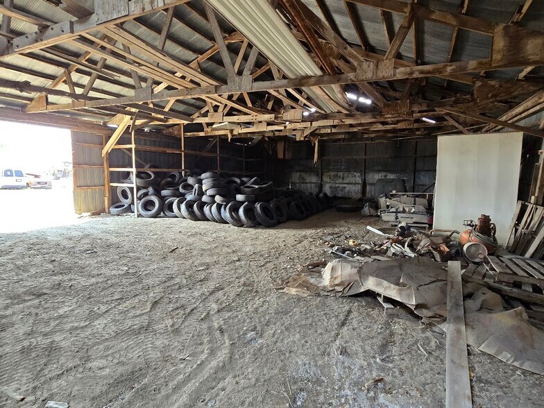 More Photos Of 808 W Walnut St, Fairbury Industrial For Sale