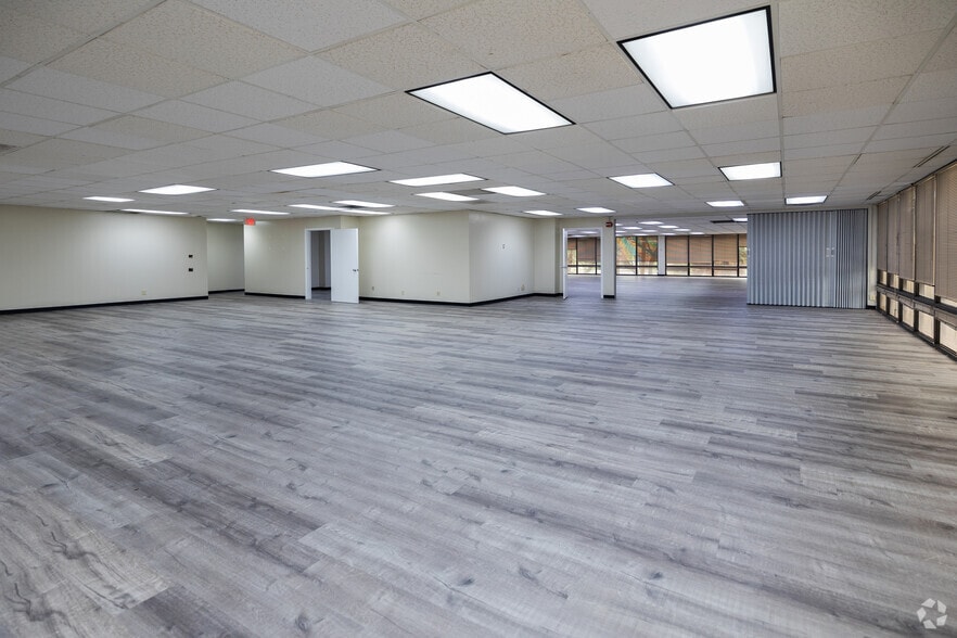 More Photos Of 900 N University Blvd, Jacksonville Medical For Lease