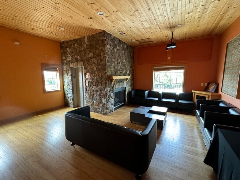 More Photos Of 9620 Old Johnnycake Ridge Rd, Mentor Restaurant For Lease