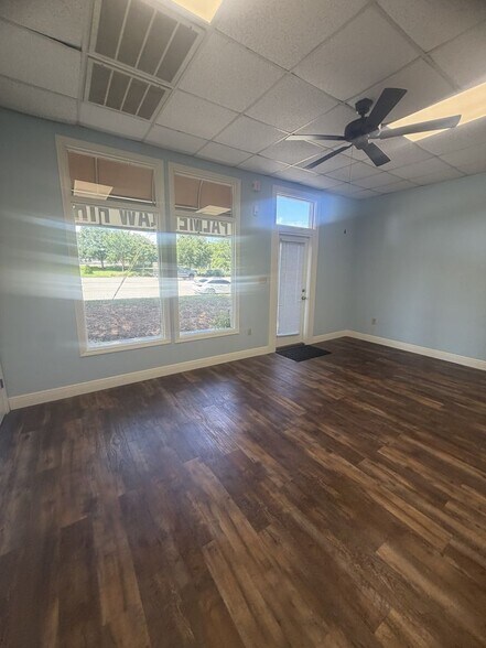 More Photos Of 913 Gulf Breeze Pky, Gulf Breeze Storefront Retail Office For Sale