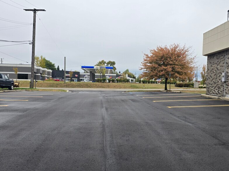 More Photos Of 2250 Pontiac Rd, Auburn Hills Office For Lease