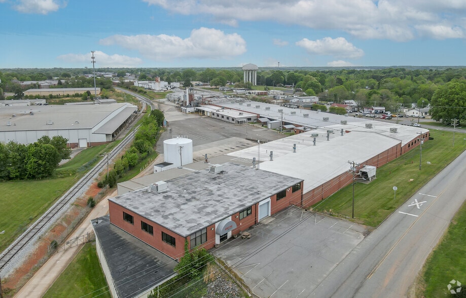 More Photos Of 2020 W Front St, Statesville Manufacturing For Lease
