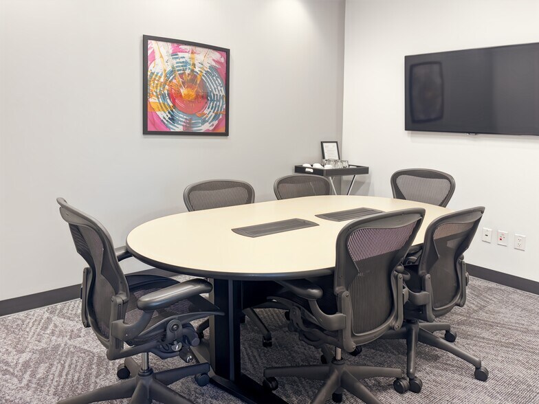 More Photos Of 21 Waterway Ave, The Woodlands Coworking Space