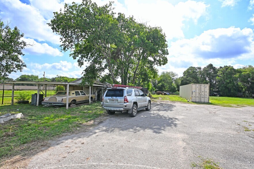 More Photos Of S 2162 S WW White Rd, San Antonio Restaurant For Sale