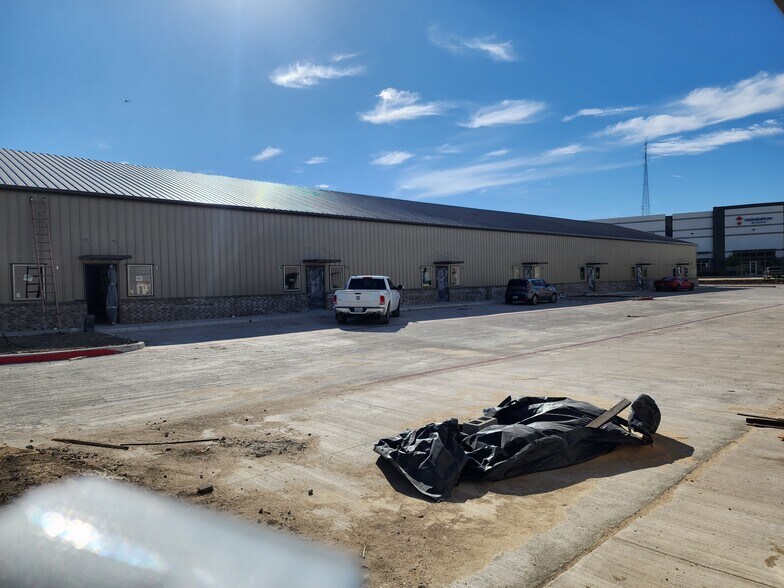 More Photos Of 3255 N McDonald St, McKinney Warehouse For Lease