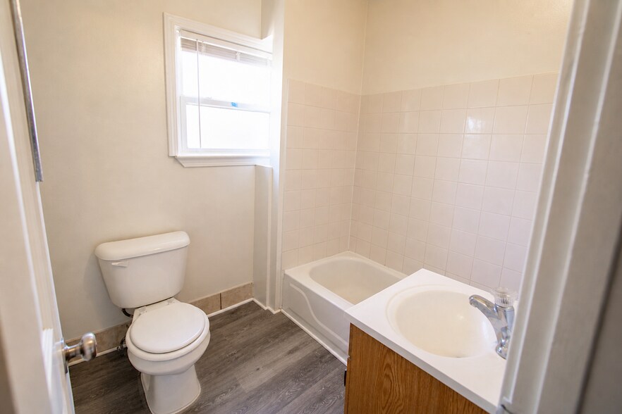 More Photos Of 25 Maynard Ct, Pontiac Apartments For Sale