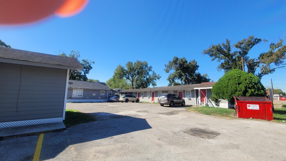 More Photos Of 13928 Bandera St, Houston Apartments For Sale