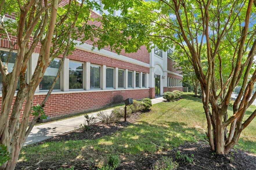 More Photos Of 2408 Electric Rd, Roanoke Medical For Lease