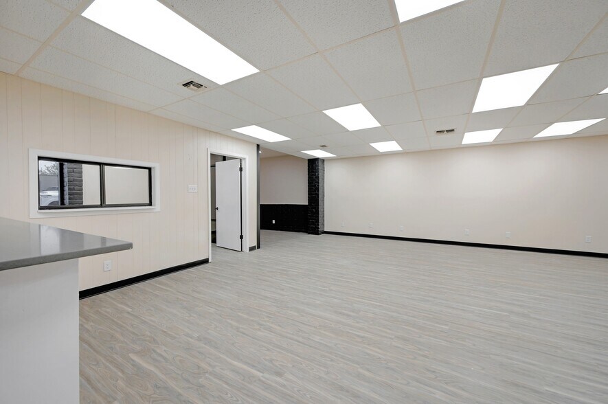 More Photos Of 5715 Kenwick St, San Antonio Warehouse For Lease