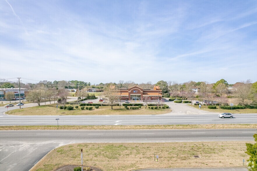 More Photos Of 2460 George Washington Memorial Hwy, Hayes Drugstore For Lease
