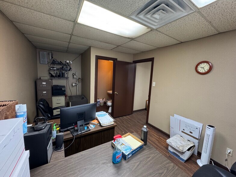 More Photos Of 5858 Bicentennial St, San Antonio Service For Lease