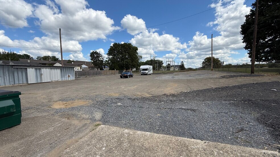 More Photos Of 1350 Balata St, Easton Warehouse For Sale