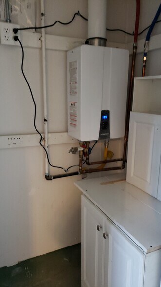 More Photos Of 438 N Fairfax Ave, Los Angeles Storefront For Lease