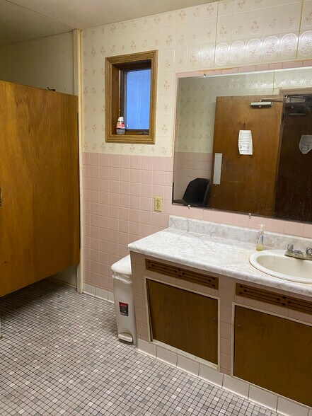 More Photos Of E2578 County Rd S, Casco Bar For Sale