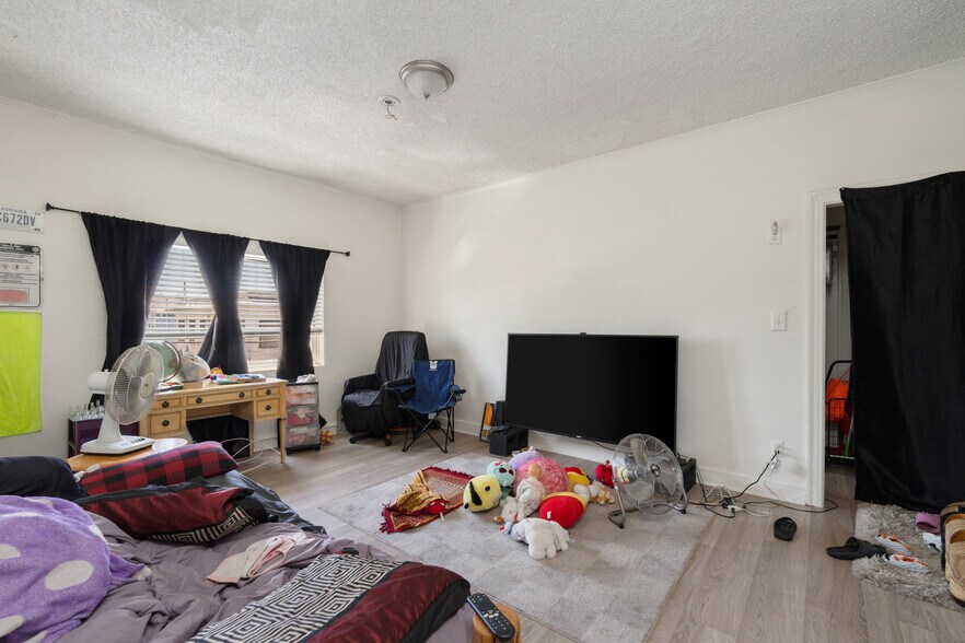 More Photos Of 600 N Soto St, Los Angeles Apartments For Sale