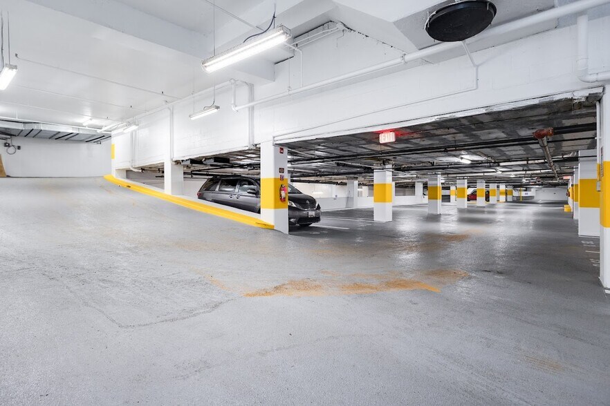 More Photos Of 4400 MacArthur Blvd NW, Washington Office For Sale