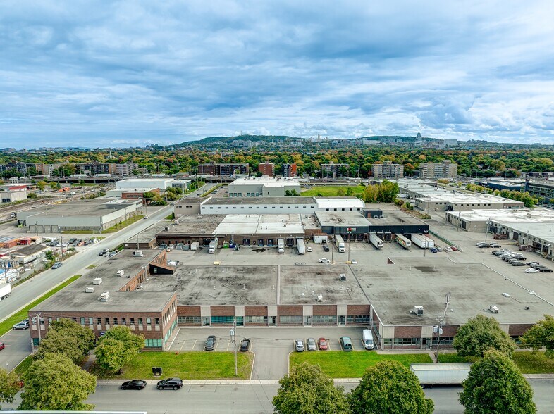 More Photos Of 500-600 Rue Hodge, Montréal Warehouse For Lease